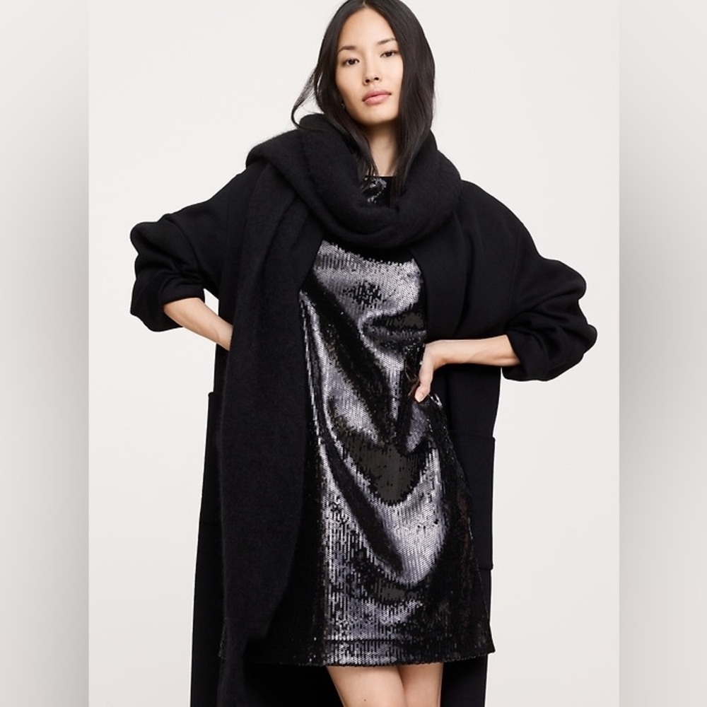 Gap black sequin short sleeve mini dress